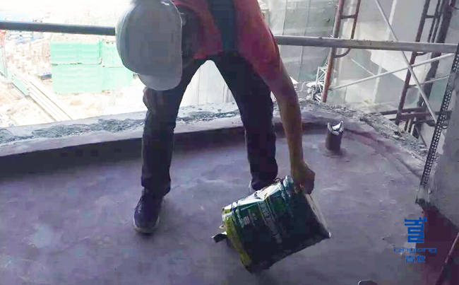 宋總認真檢查防水材料施工質量 防水材料