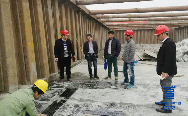 青龍技術(shù)部現(xiàn)場指導(dǎo)防水施工 防水卷材