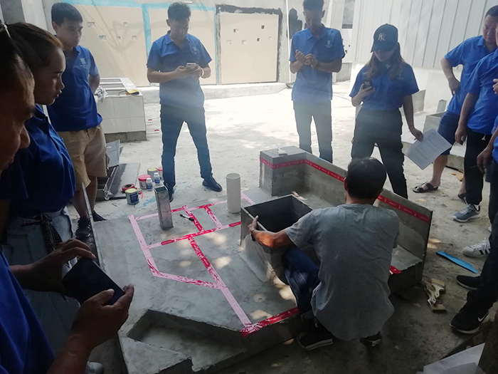 學員進行防水補漏實操培訓 防水補漏
