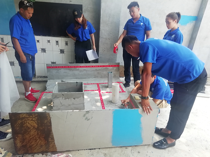 學員進行防水補漏實操培訓 防水補漏