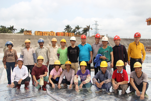 觀先生帶隊同青龍技術團隊合影 茂名防水