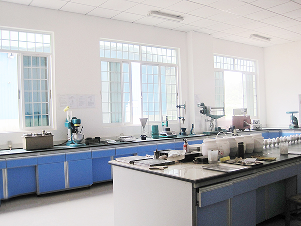 青龍公司現(xiàn)代化實驗室 防水材料
