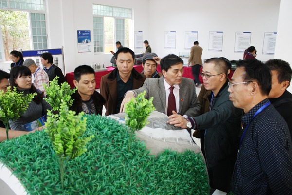 青龍專家徐新生先生向代理商朋友作詳細(xì)介紹 青龍防水