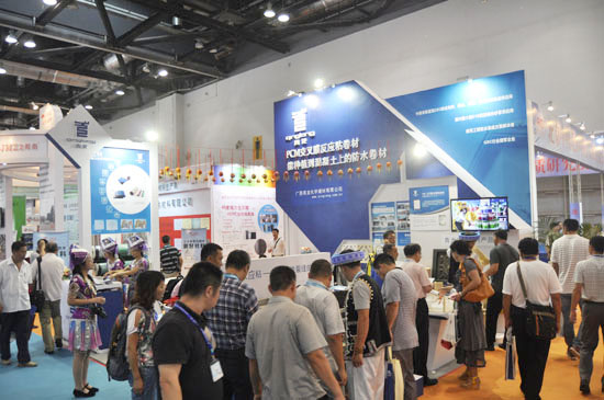 會議現場青龍展位前人氣爆棚